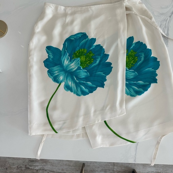 Blue Mini Wrap Skirt for Casual Resort Wear - Picture 3 of 8